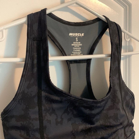 NWOT. Women’s camo sports bra size Small. - Picture 4 of 6